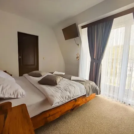 Perule 2 перуле Casă la țară